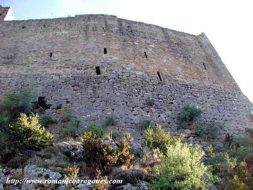 EXTERIOR DE LOS PABELLONES NORTE.  LIENZO DEL RECINTO PRIMITIVO EN SU ARRANQUE